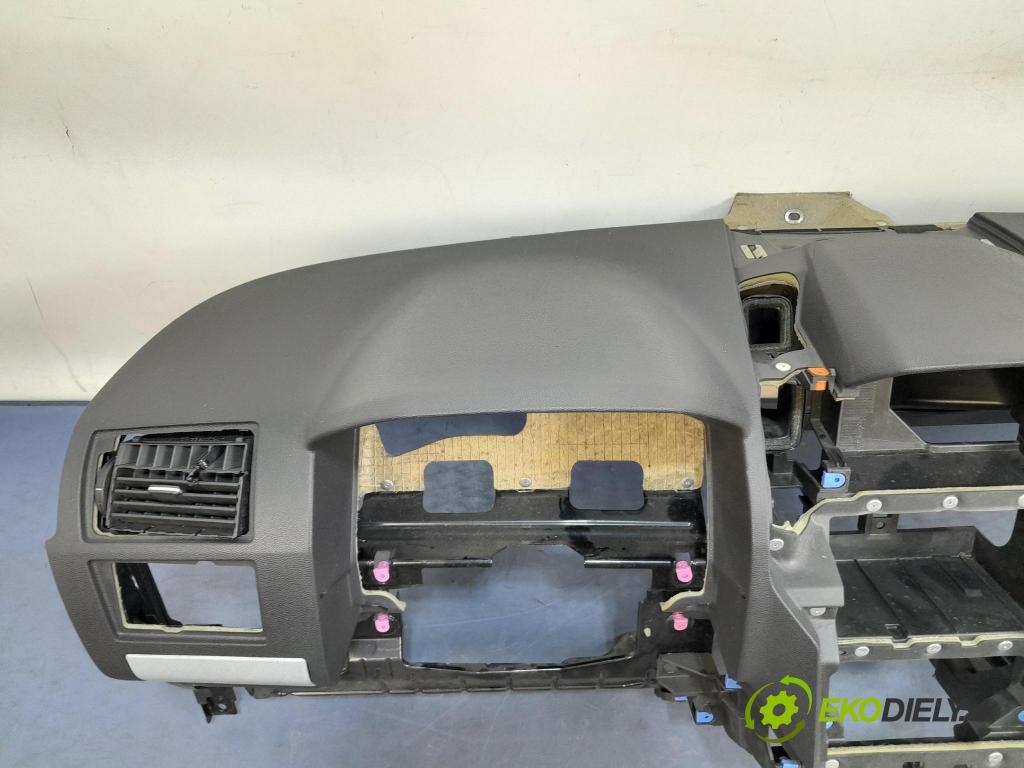 Opel Zafira 2006 kokpit,pristrojová doska