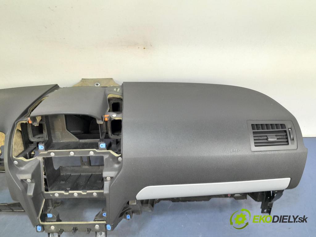 Opel Zafira 2006 kokpit,pristrojová doska