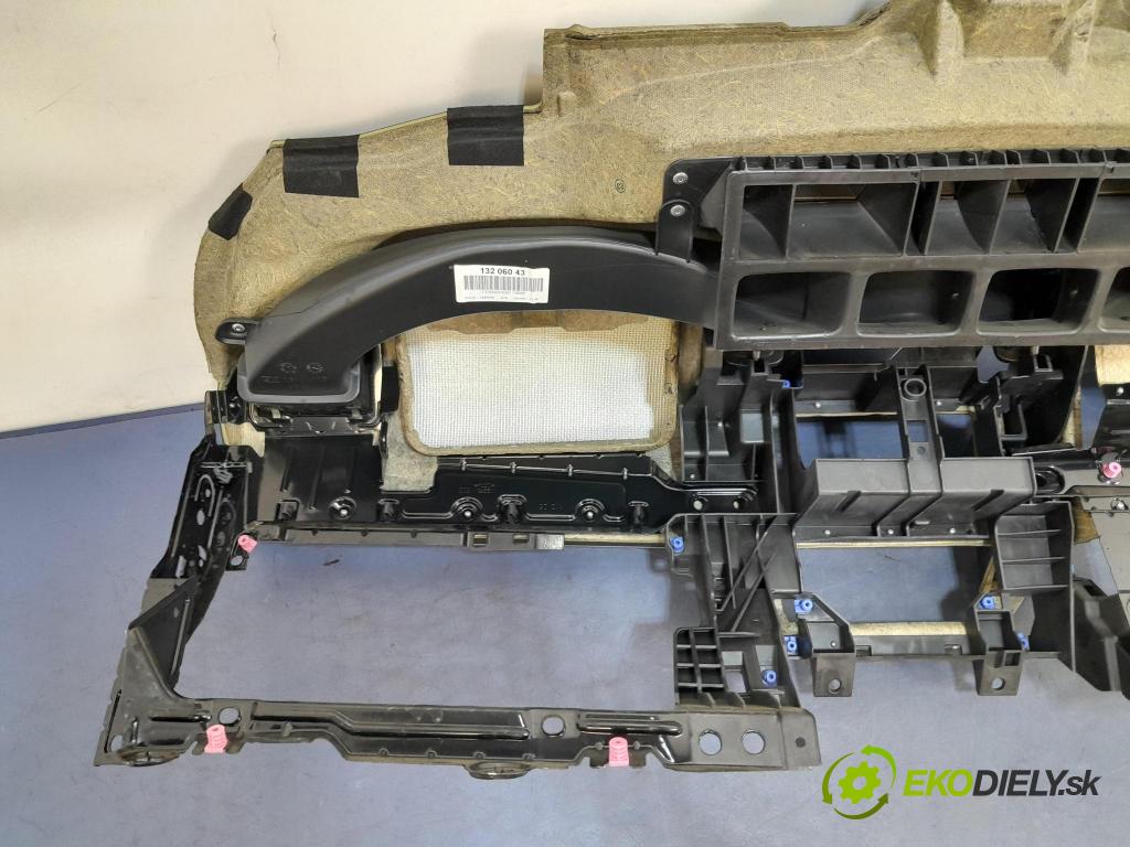 Opel Zafira 2006 kokpit,pristrojová doska