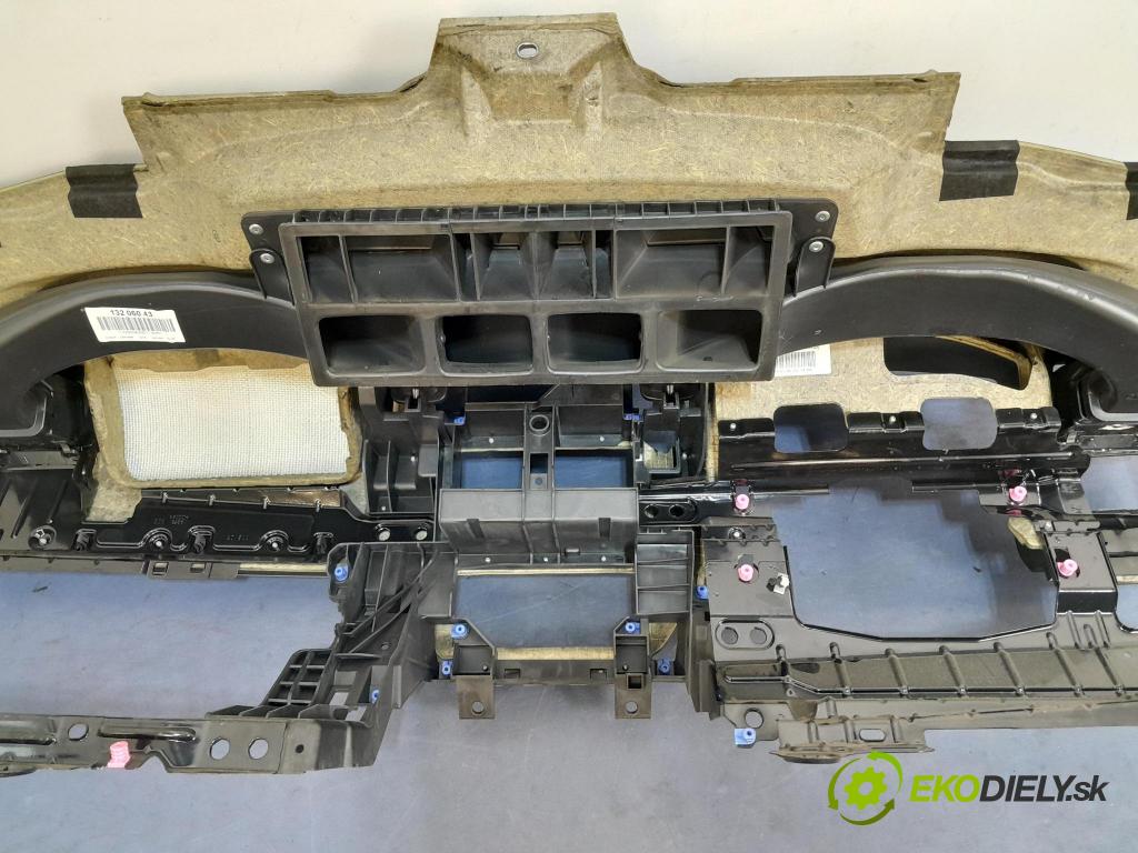 Opel Zafira 2006 kokpit,pristrojová doska