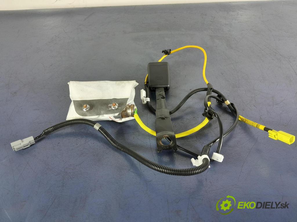 Toyota Verso 2011 Airbag: Sedadlo: x 73920-0F010
