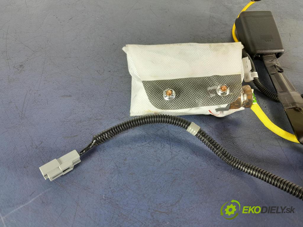 Toyota Verso 2011 Airbag: Sedadlo: x 73920-0F010
