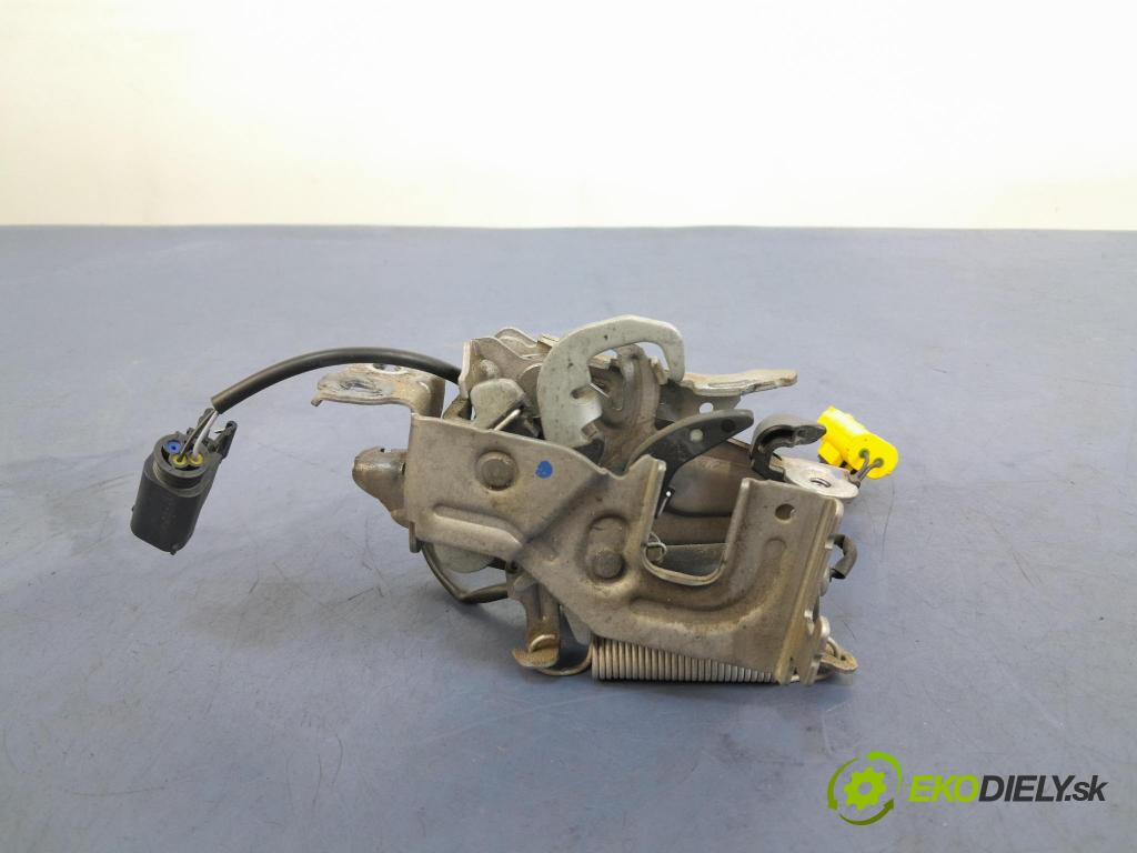 Bmw Seria 3 2020 zámek masky: 7468349