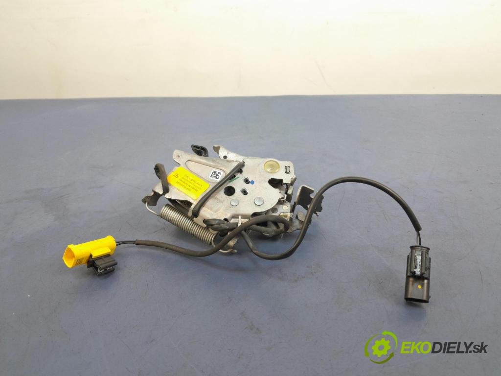 Bmw Seria 3 2020 zámek masky: 7468349