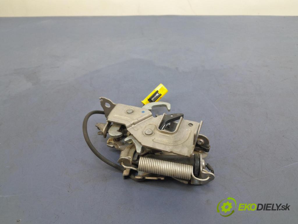 Bmw Seria 3 2020 zámek masky: 7468350