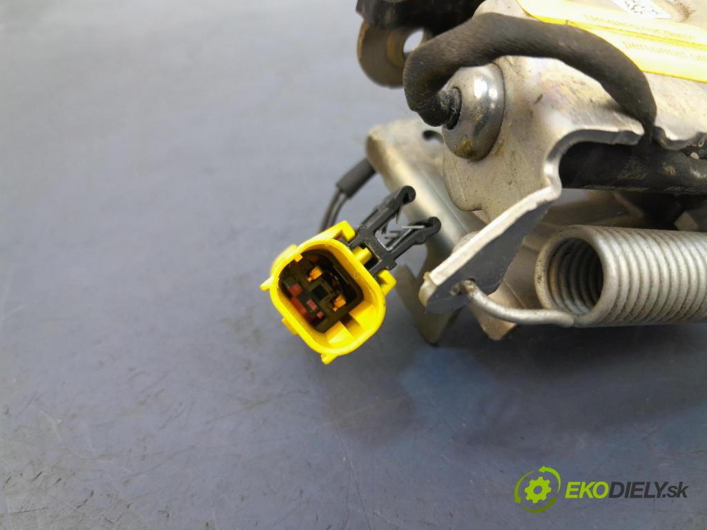 Bmw Seria 3 2020 zámek masky: 7468350