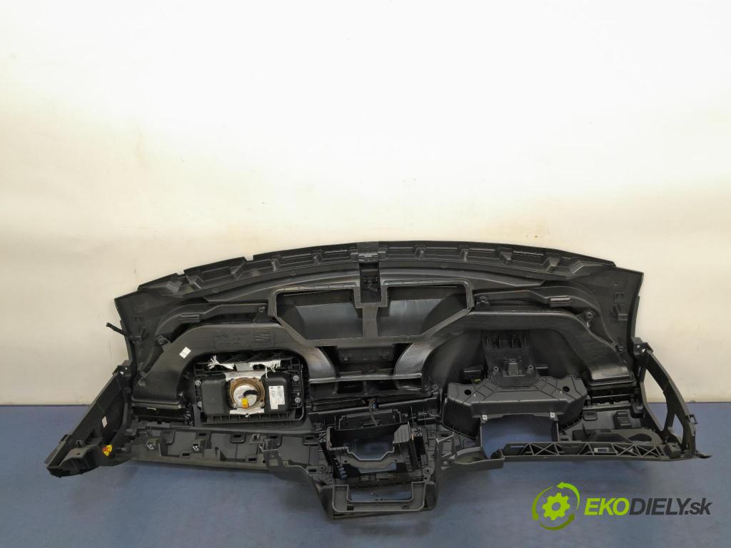 Seat Ibiza 2018 kokpit,pristrojová doska