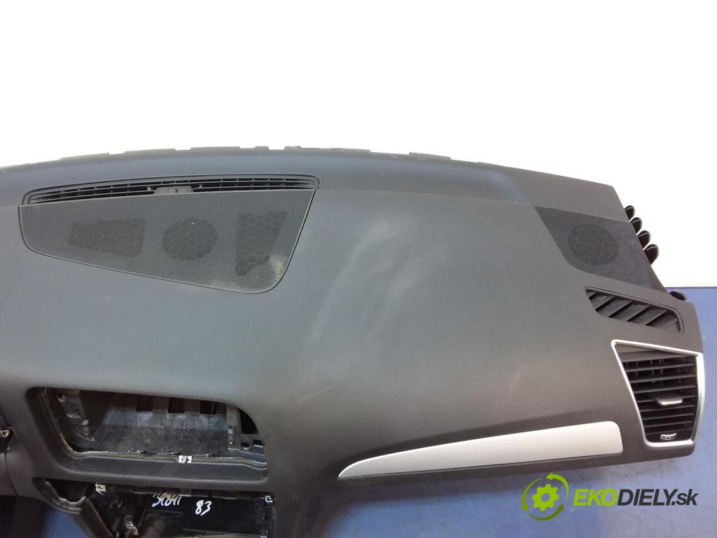 Audi Q5 2016 kokpit,pristrojová doska