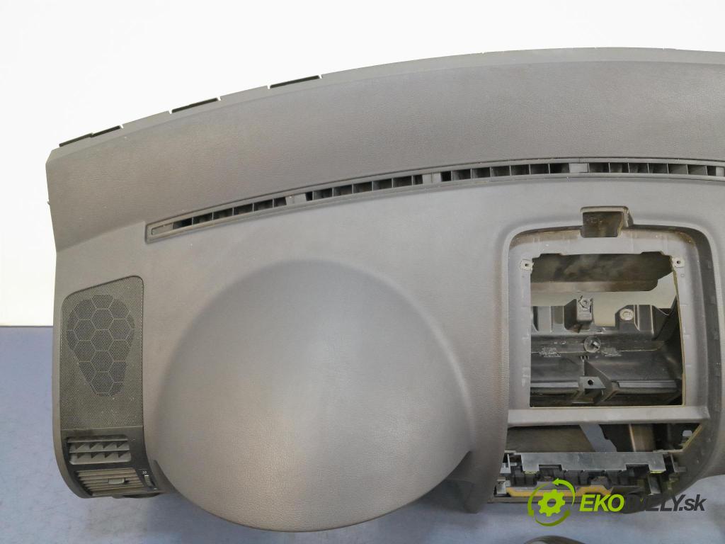 Vw Touran 2006 kokpit,pristrojová doska