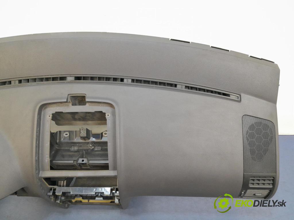 Vw Touran 2006 kokpit,pristrojová doska