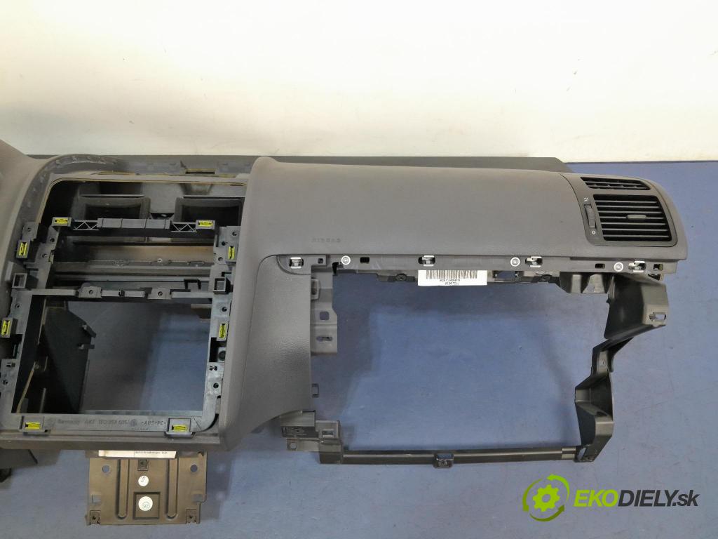 Vw Touran 2006 kokpit,pristrojová doska