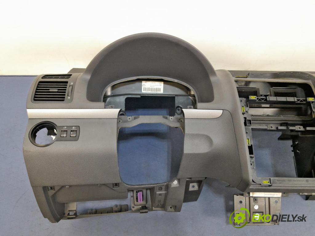 Vw Touran 2006 kokpit,pristrojová doska