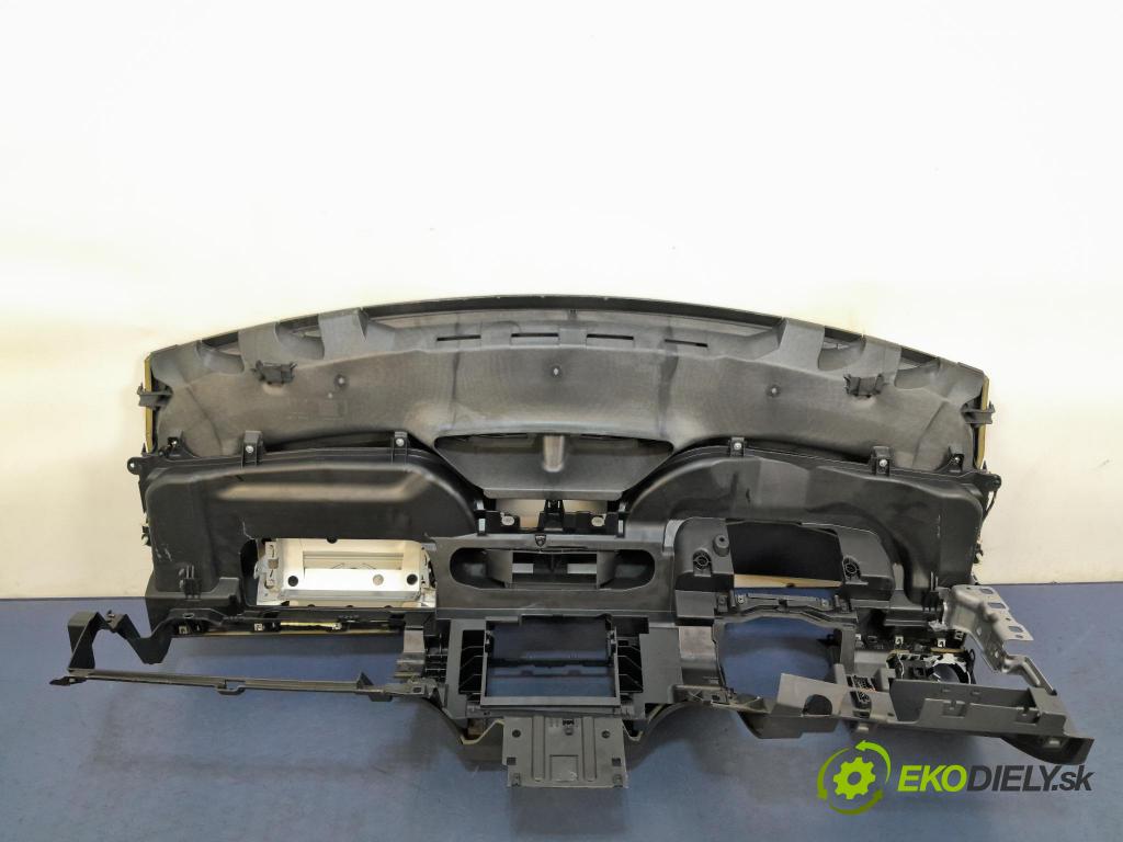 Vw Touran 2006 kokpit,pristrojová doska