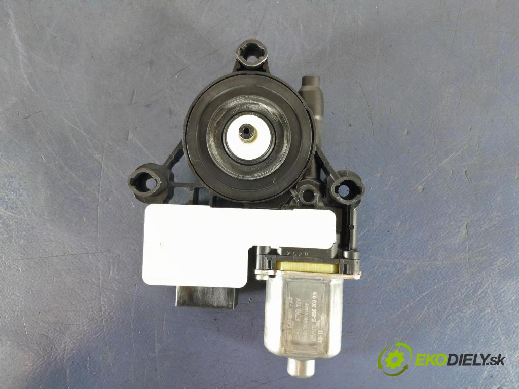 Skoda Octavia 2018 mechanismus stahování Sklenka: Zad: Levý: 5Q0959811E