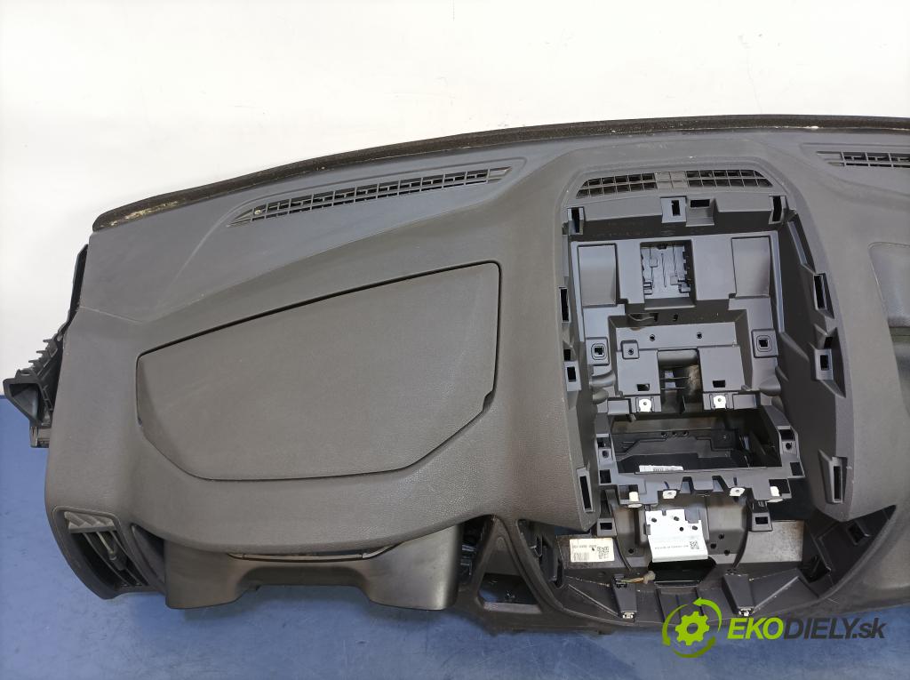 Ford Transit furgon 2019 kokpit,pristrojová doska