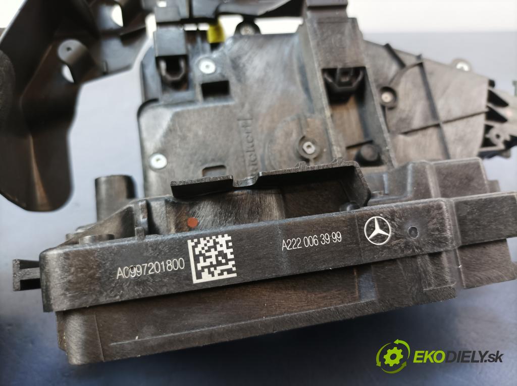 Mercedes C-klasa 2016 zámek dveře před v pravo: A220063999