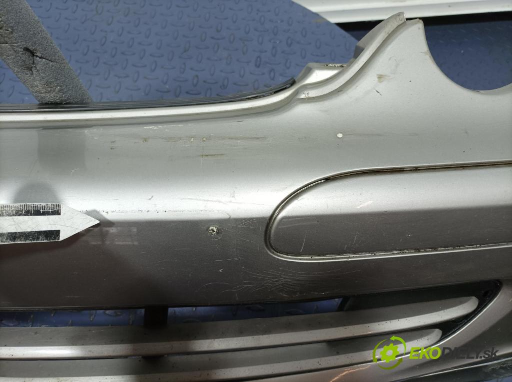 Mercedes C-klasa 2004 nárazník Predné