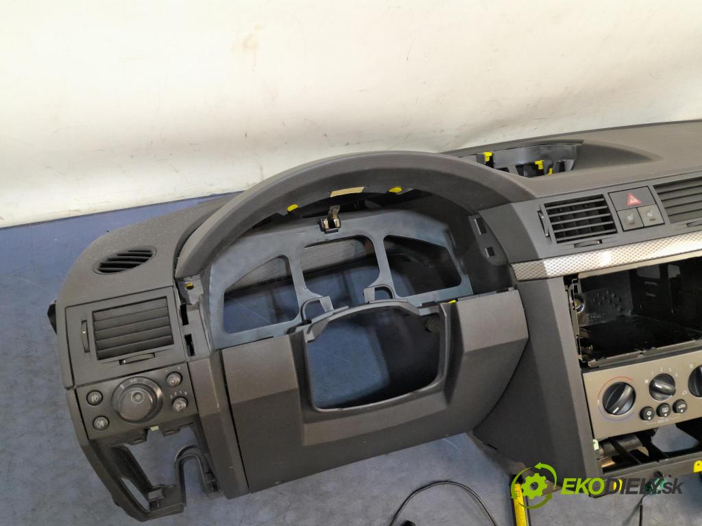 Opel Meriva 2007 kokpit,pristrojová doska