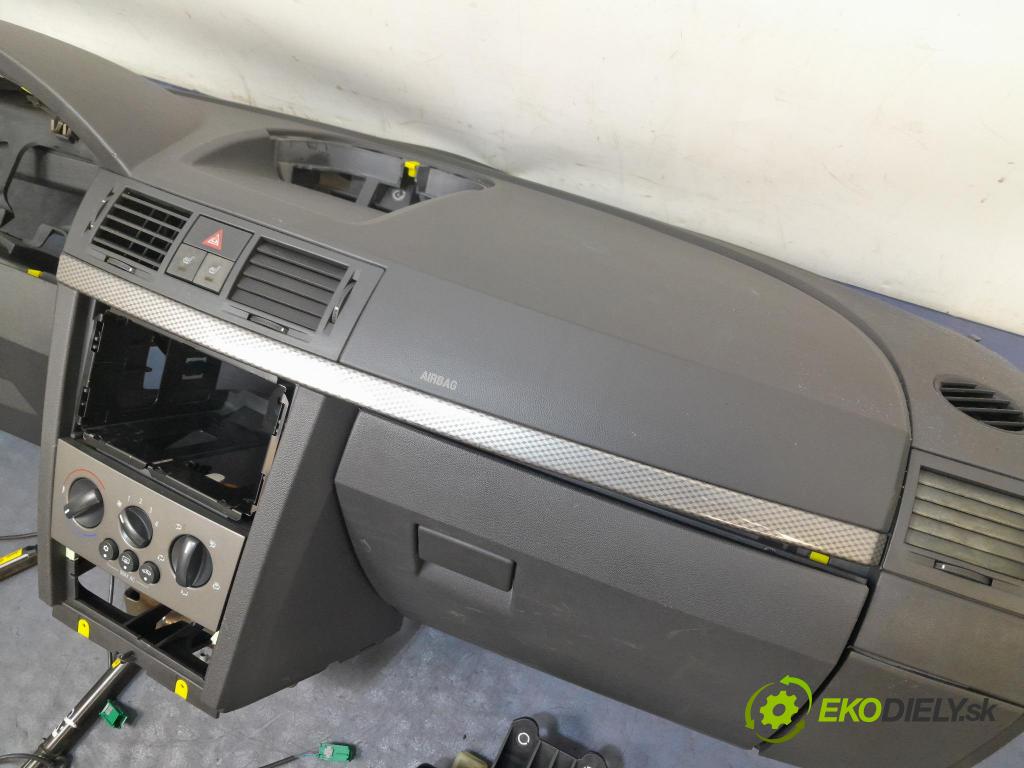 Opel Meriva 2007 kokpit,pristrojová doska