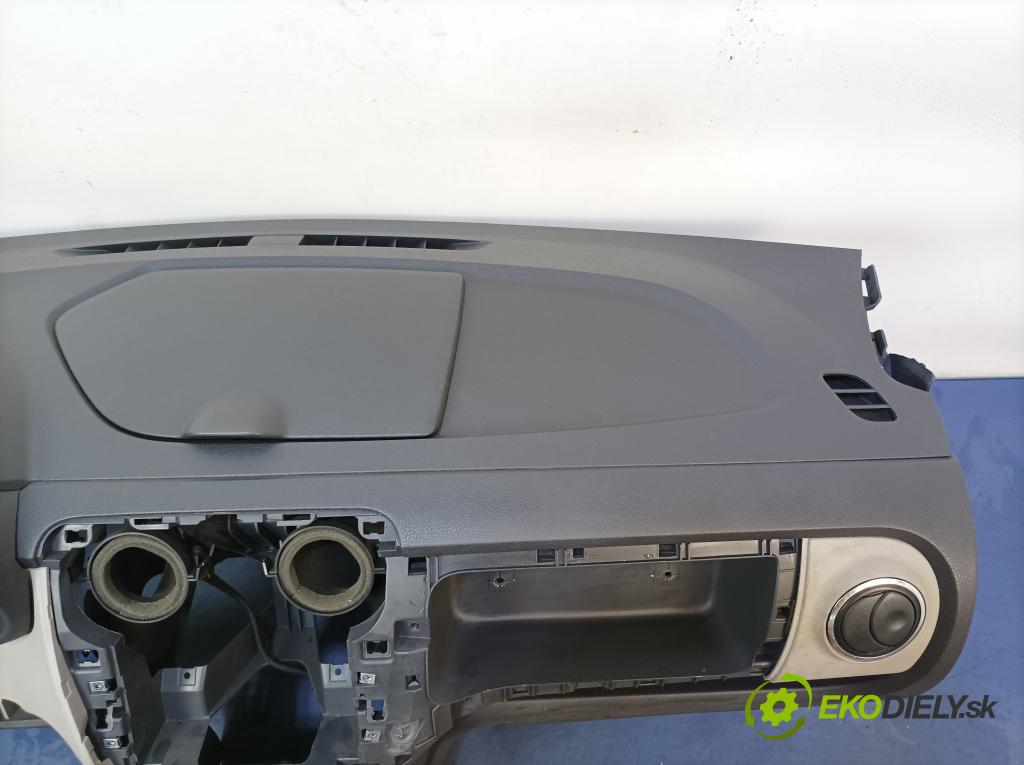 Dacia Lodgy 2014 kokpit,pristrojová doska