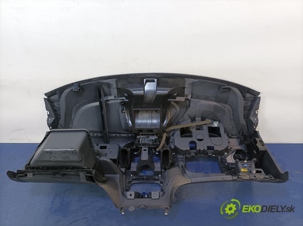 Dacia Lodgy 2014 kokpit,pristrojová doska