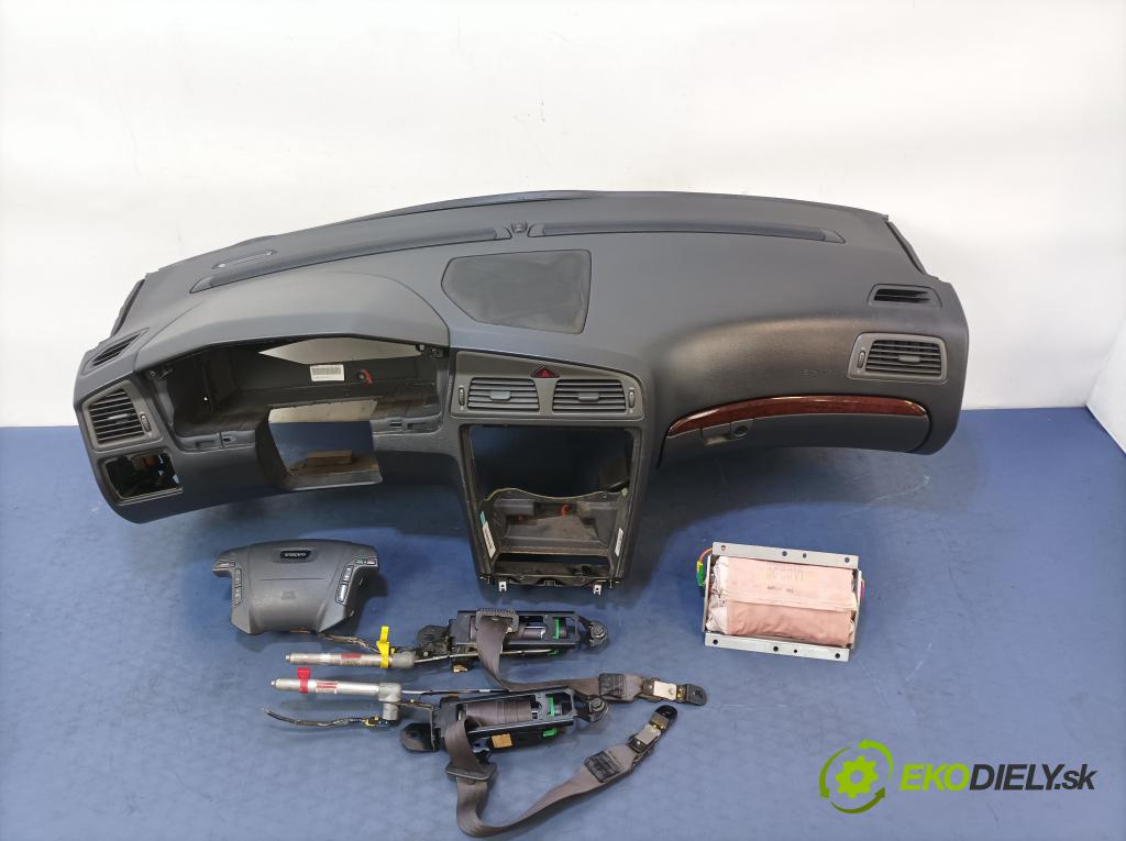Volvo S60/V70 2002 kokpit,pristrojová doska