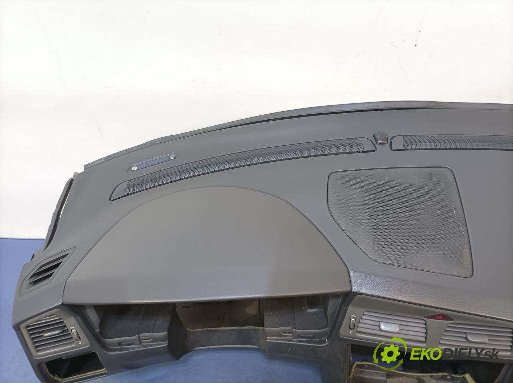 Volvo S60/V70 2002 kokpit,pristrojová doska