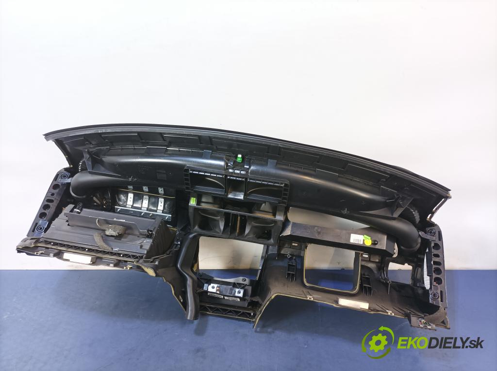 Volvo S60/V70 2002 kokpit,pristrojová doska