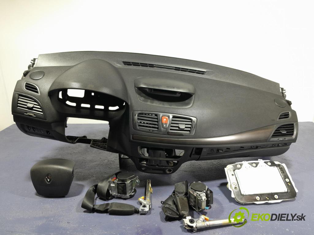 Renault Megane 2010 kokpit,pristrojová doska 01