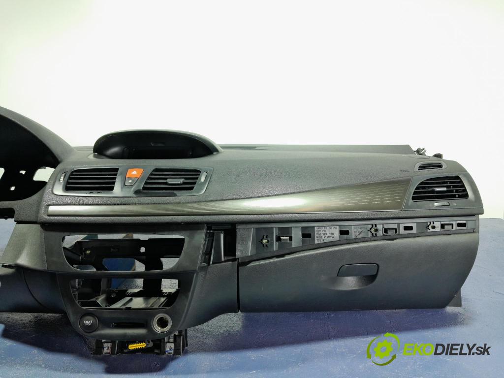 Renault Megane 2010 kokpit,pristrojová doska 01