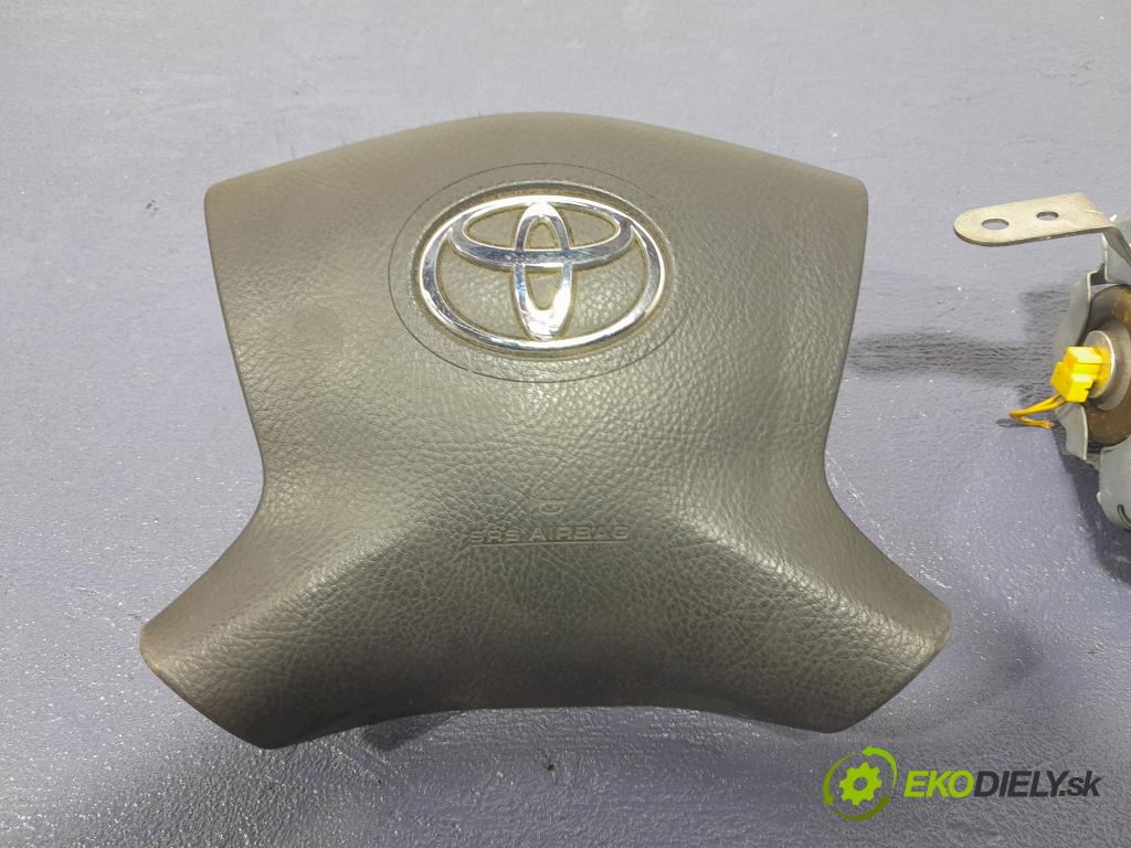 Toyota Avensis 2004 kokpit,pristrojová doska 01