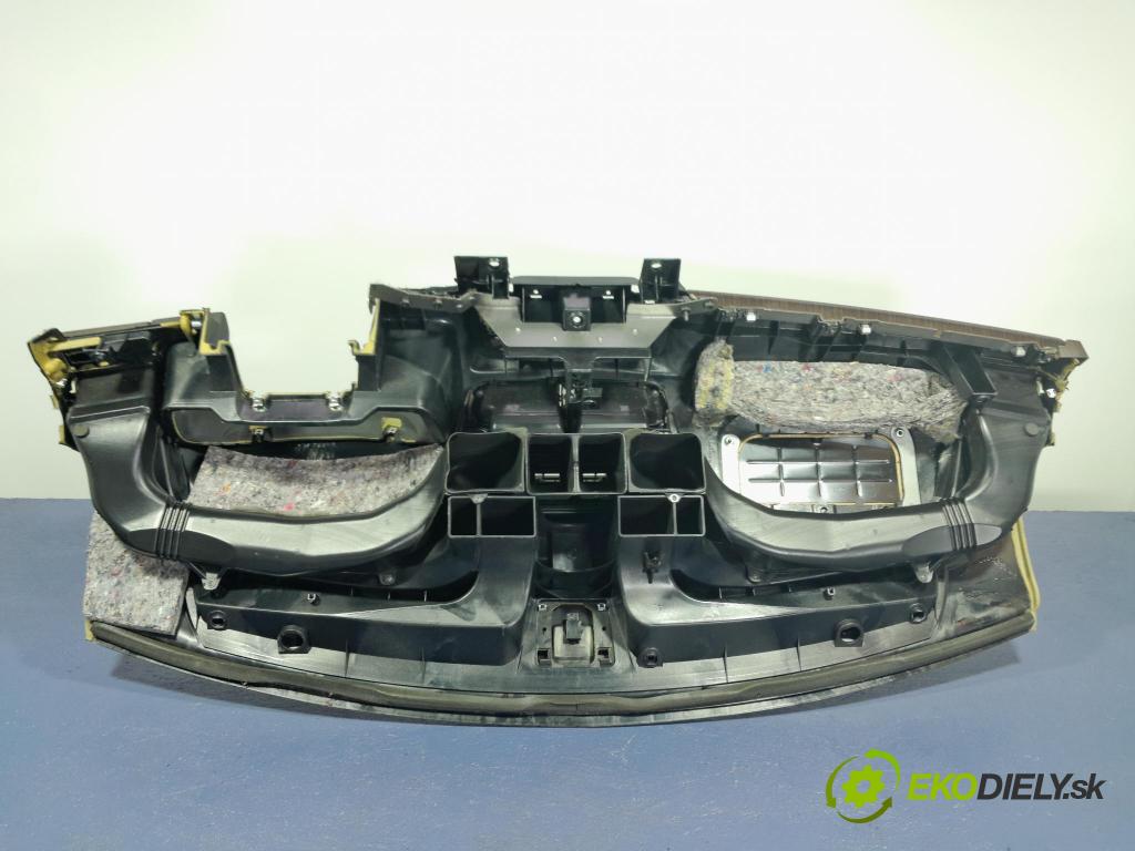 Fiat Croma 2008 kokpit,pristrojová doska 01