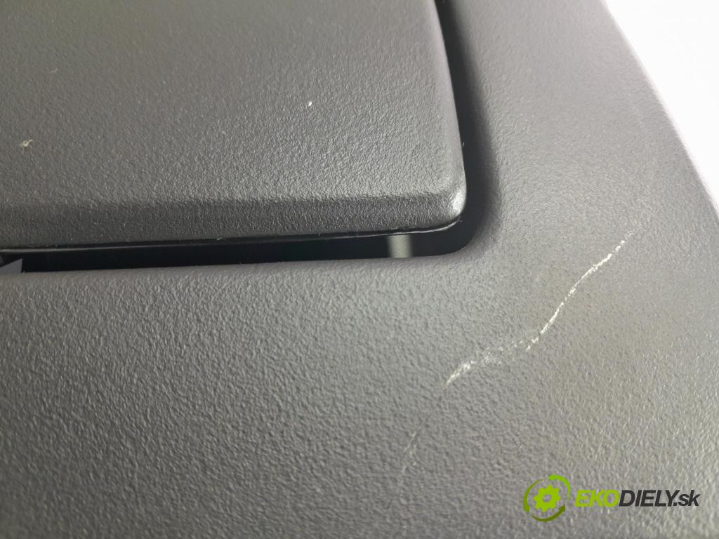 Fiat Croma 2008 kokpit,pristrojová doska 01