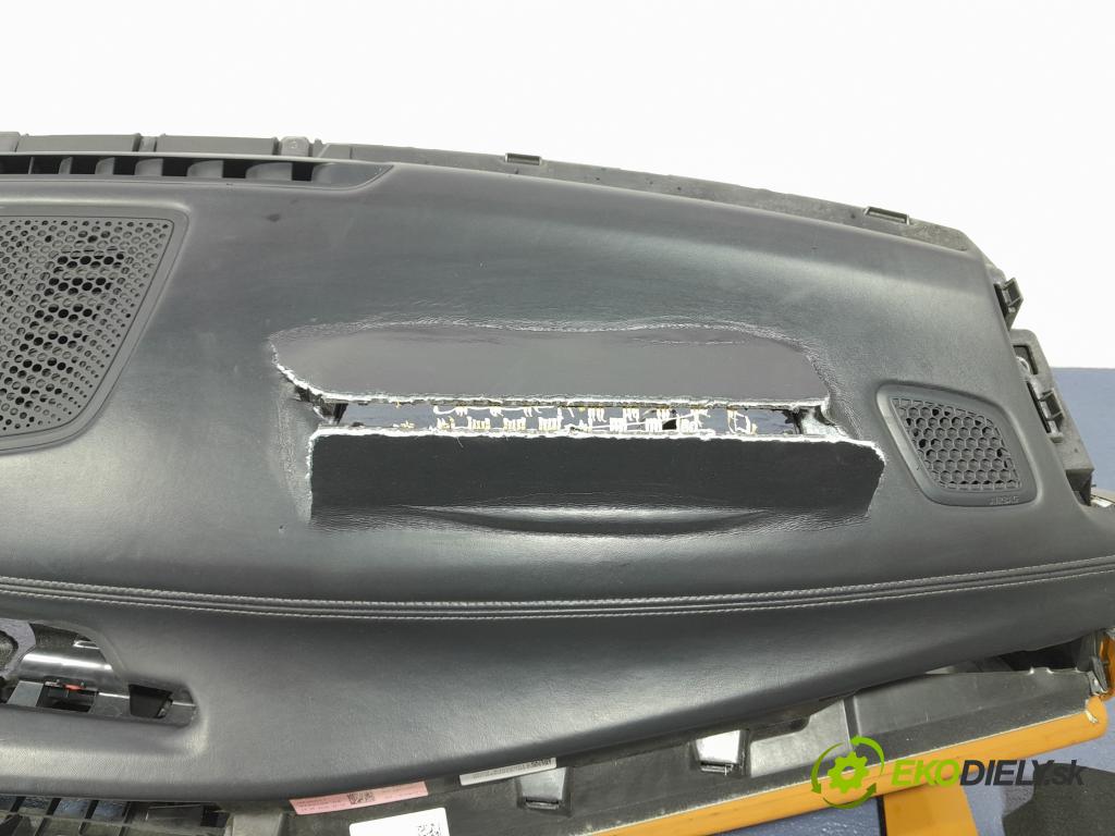 Bmw Seria 7 2015 kokpit,pristrojová doska 01
