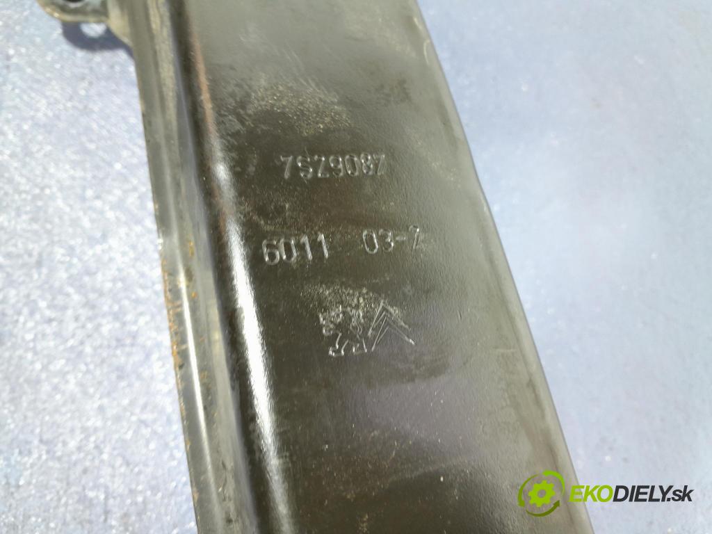 Citroen C5 2011 výztuha narazník Zad: 01
