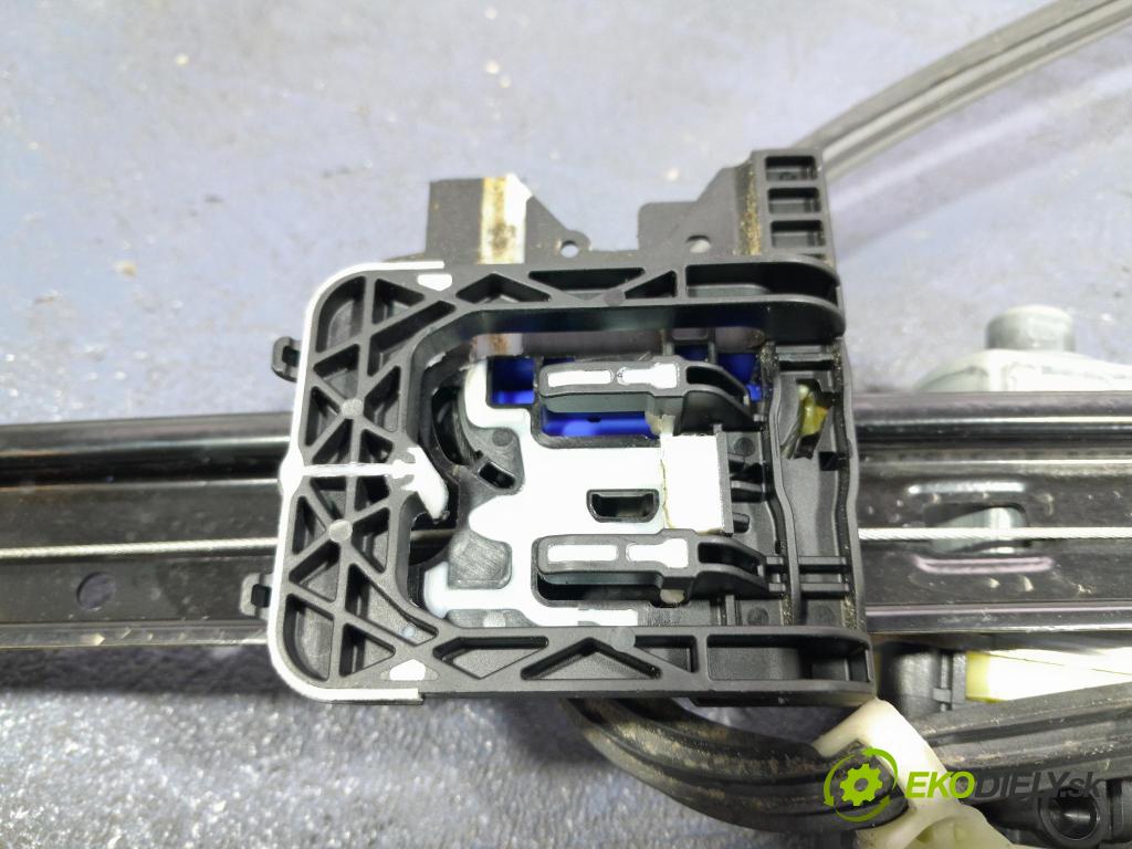 Audi Q7 2021 mechanismus stahování Sklenka: Zad: v pravo: 8W0959801