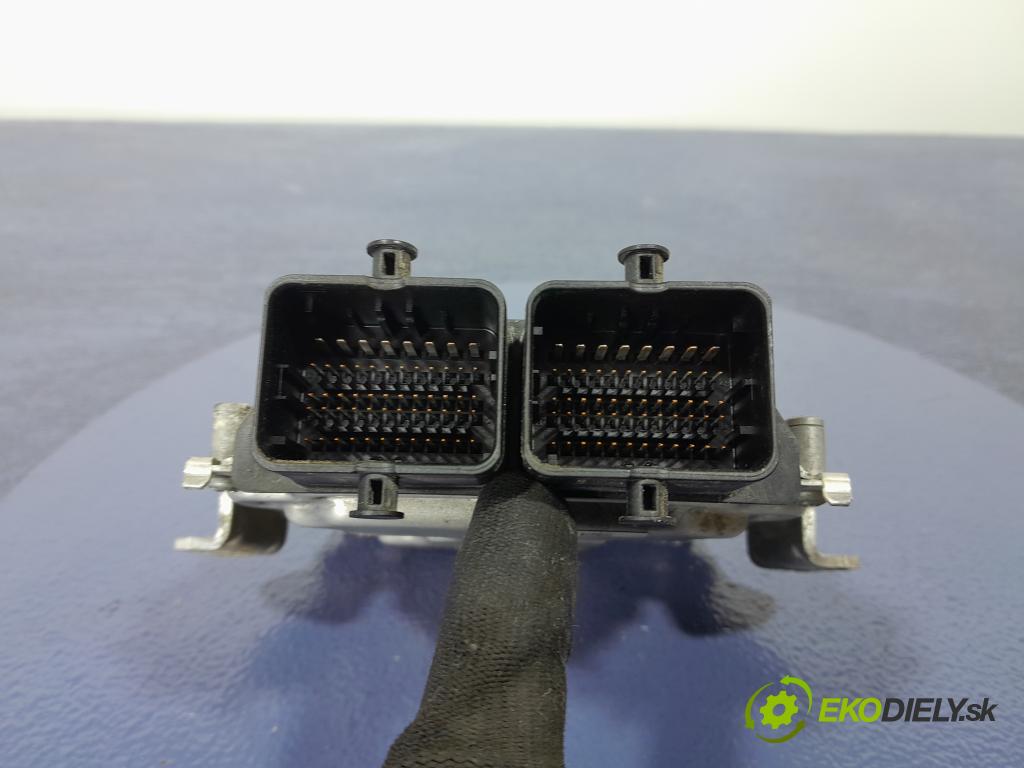 Suzuki Swift 2012 riadiaca jednotka Motor: 33910-69l01