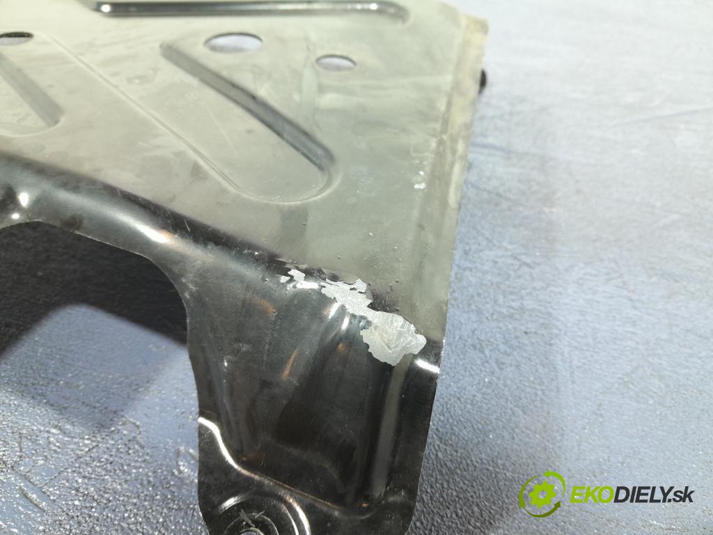 Audi Q7 2021 kryt Plast: podvozek: 4M0825911