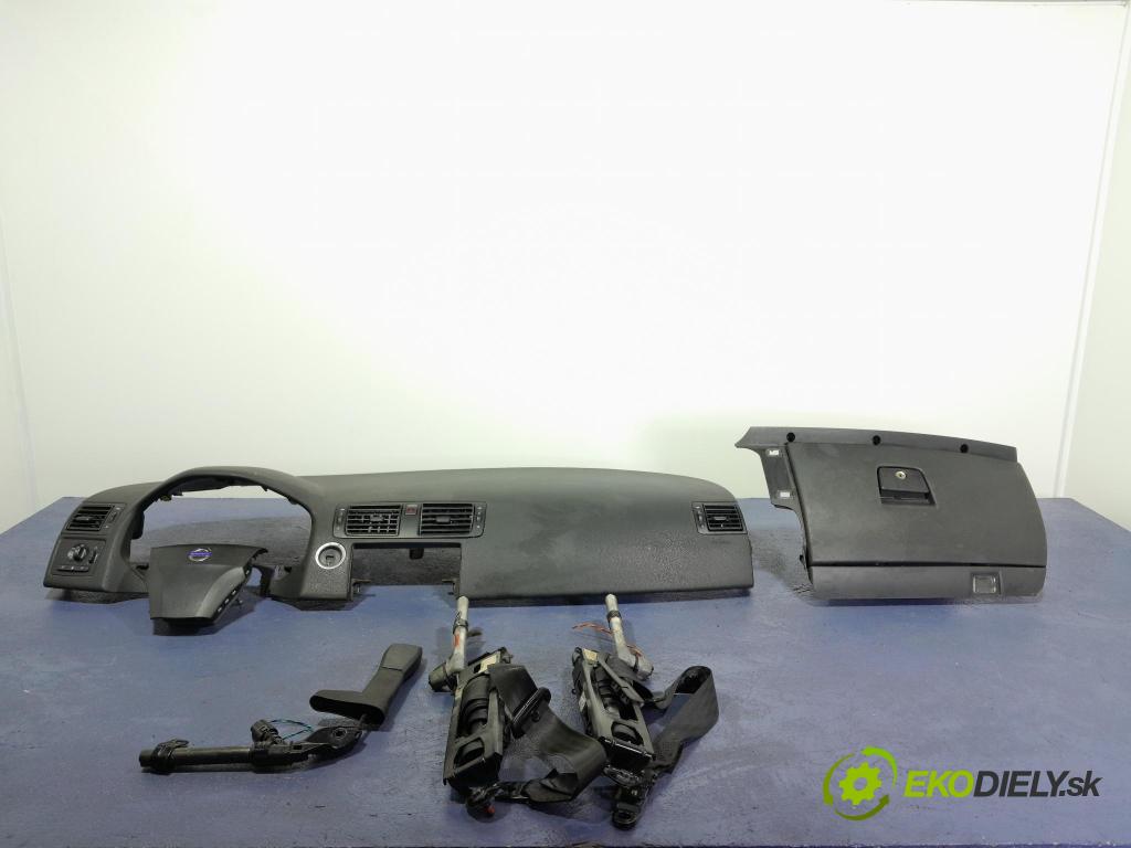 Volvo V50 2005 kokpit,pristrojová doska 01