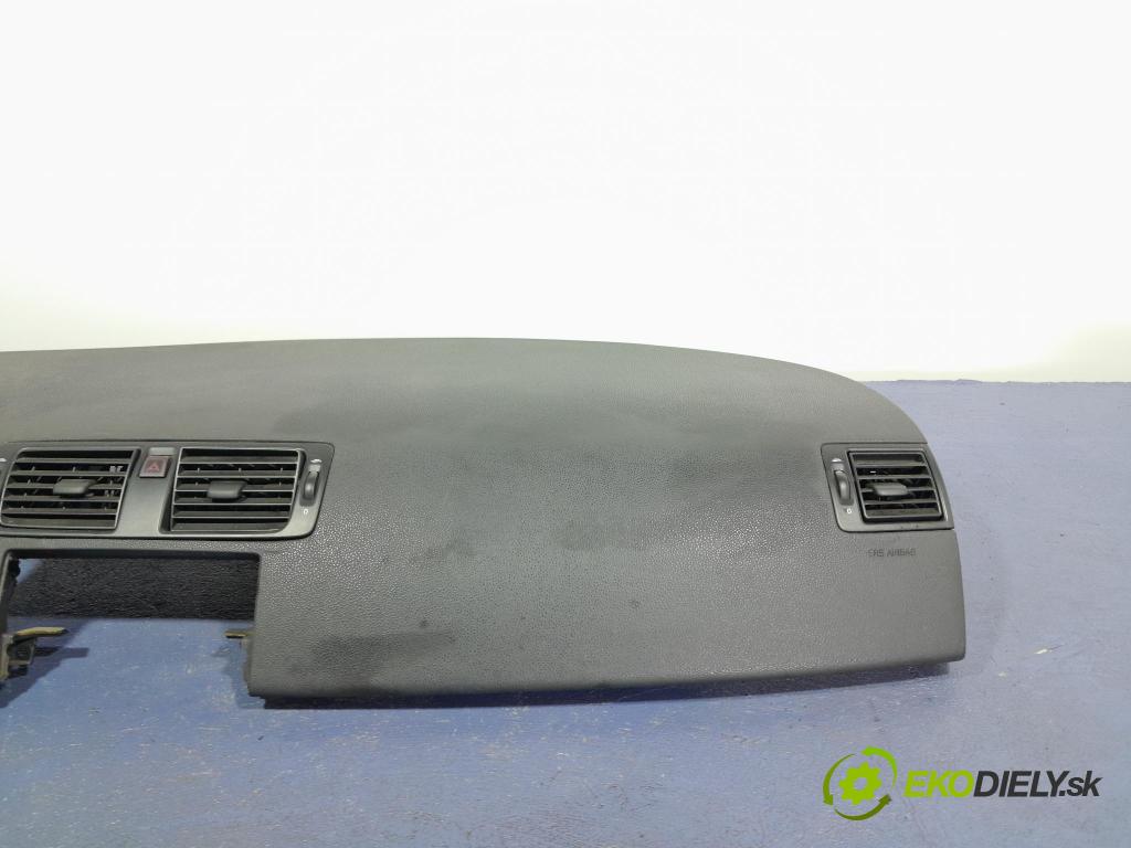 Volvo V50 2005 kokpit,pristrojová doska 01