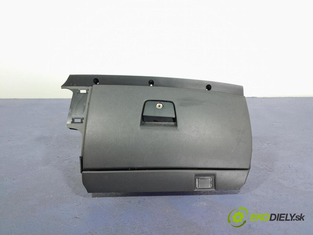 Volvo V50 2005 kokpit,pristrojová doska 01