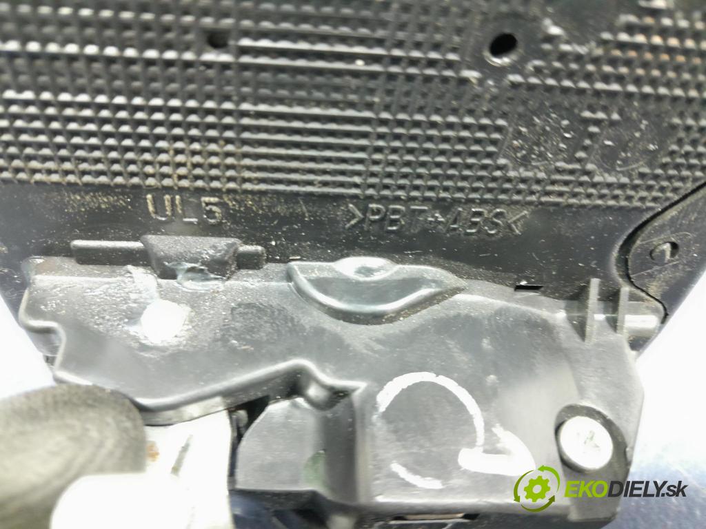 Toyota Corolla 2021 zámek dveře Zad: Levý: 01