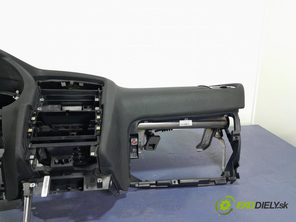 Citroen C4 2016 kokpit,pristrojová doska 01