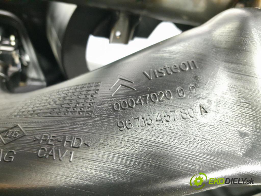 Citroen C4 2016 kokpit,pristrojová doska 01