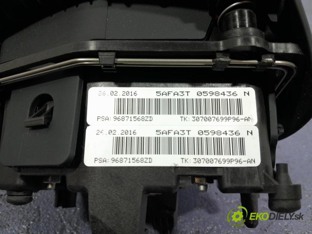 Citroen C4 2016 kokpit,pristrojová doska 01