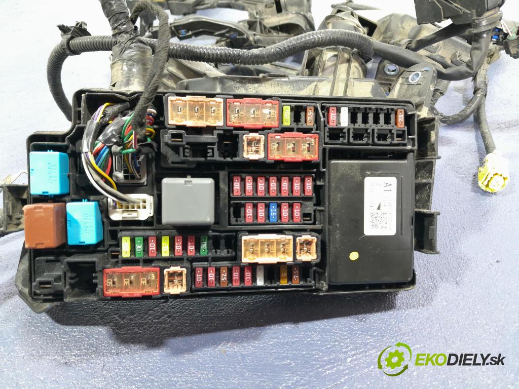 Toyota Corolla 2021 skrinka Poistky: 82641-47050