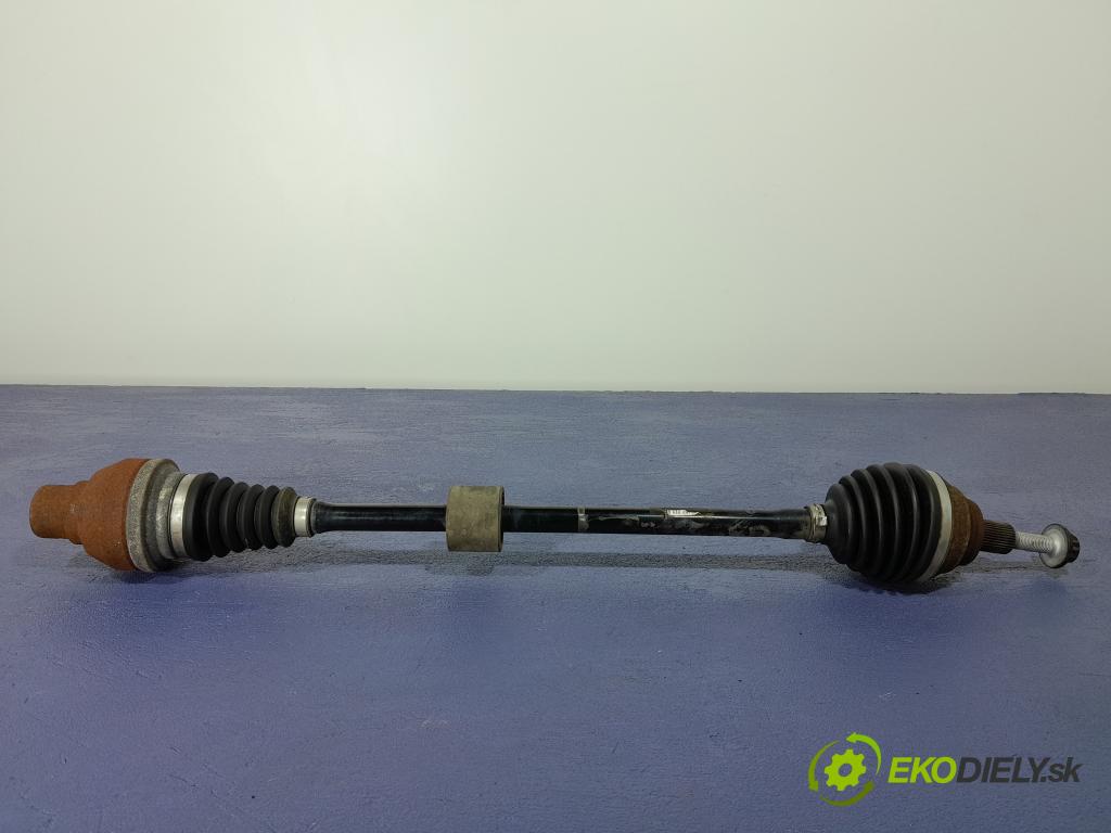 Audi Q2 2020 poloos Prava: Predné 01