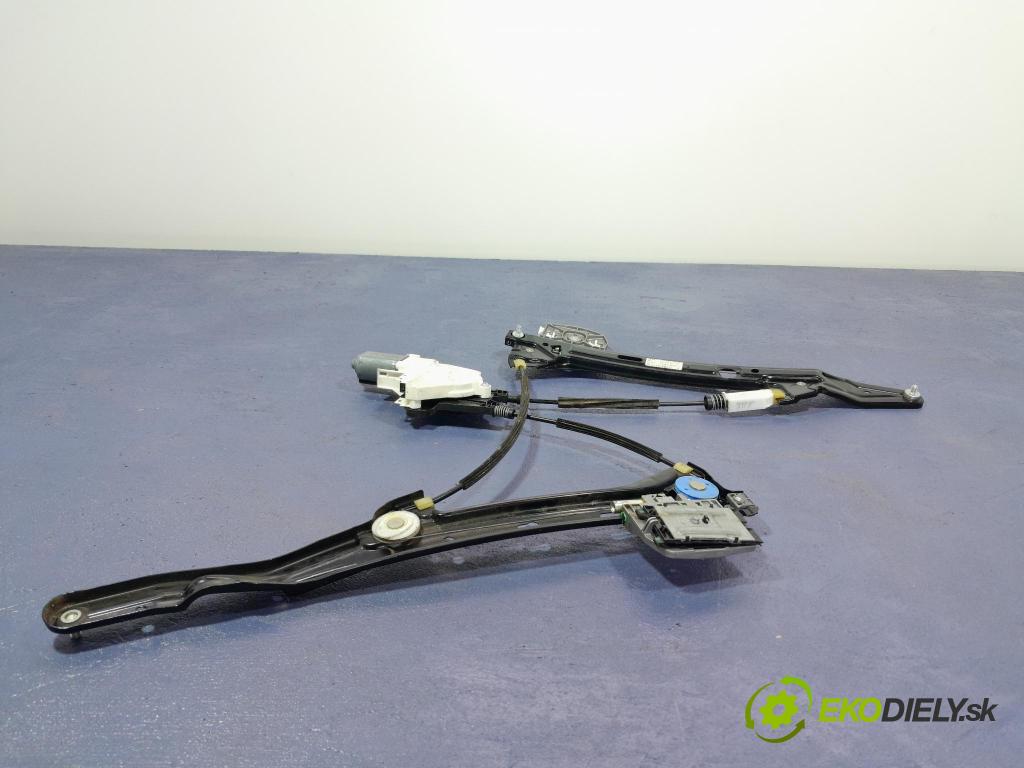 Audi A5 2014 mechanismus stahování Sklenka: Zad: v pravo: 8T8839462B