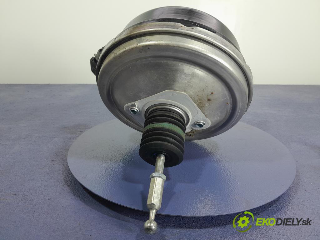 Audi A5 2014 servo Brzdní: 8K0612103N