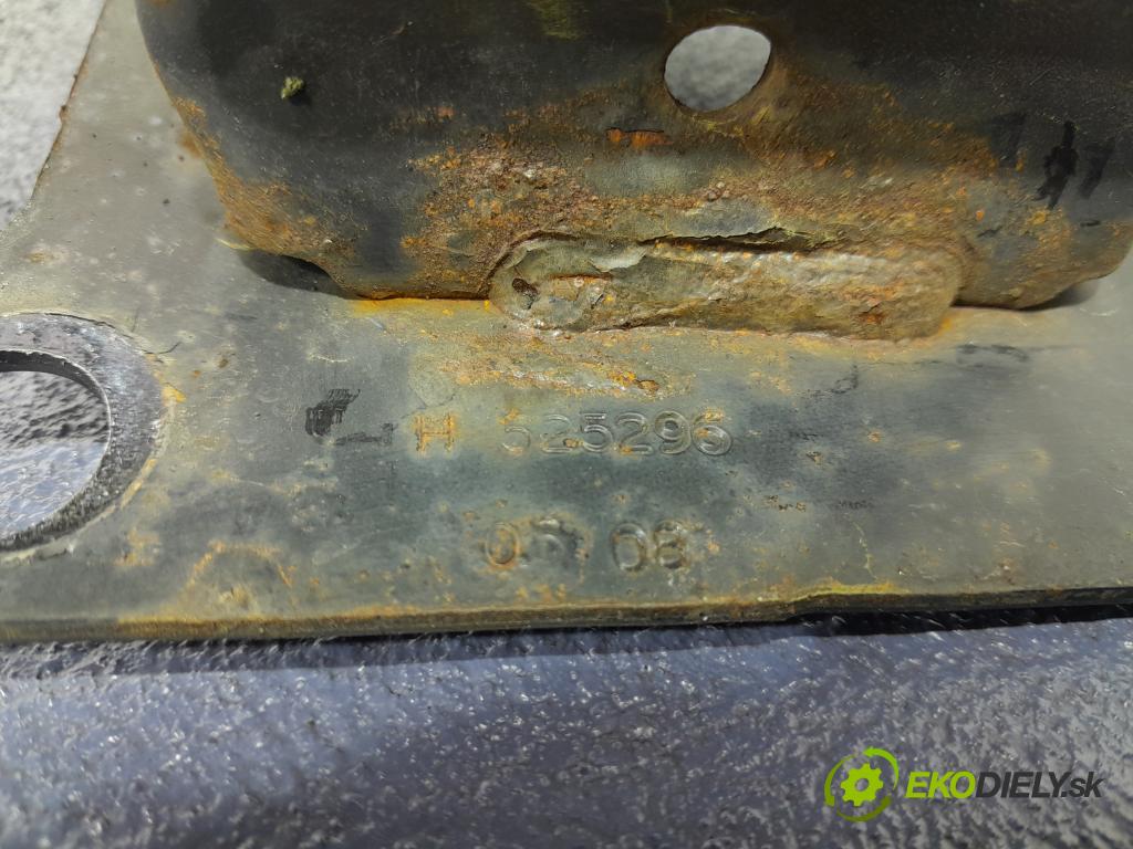 Peugeot 207 2008 výztuha narazník před 01